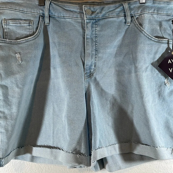 AVA & VIV Women's Plus Size High-Rise Distressed Blue Denim Jean Shorts Size 22W - Picture 4 of 13